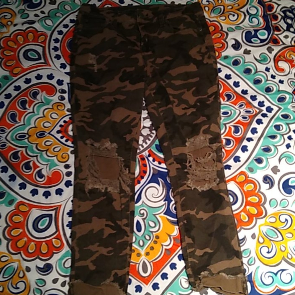 CAMO "DISTRESSED" JEANS